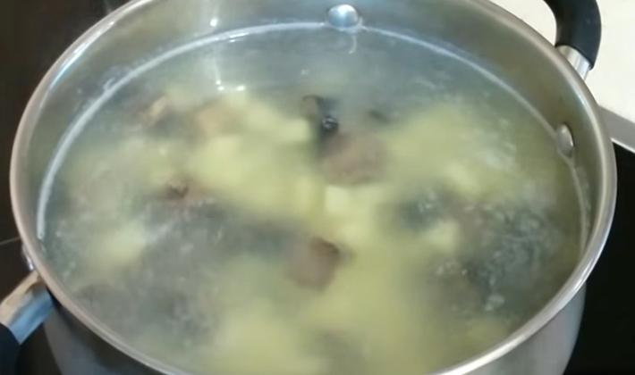 Суп из подберезовиков. Как сварить суп из подберезовиков свежих. Суп из подберезовика рецепт.