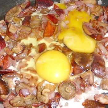 Рыжики, жаренные с яйцом: простые рецепты