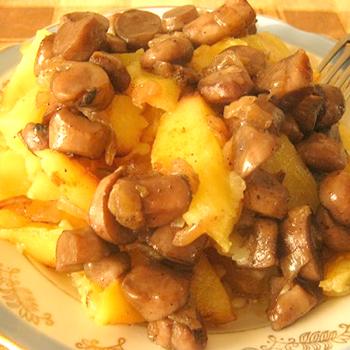 Лисички в сметане на сковороде с картошкой