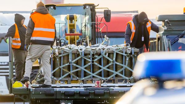 Глава Пентагона пообещал предоставить Украине «огневую мощь»