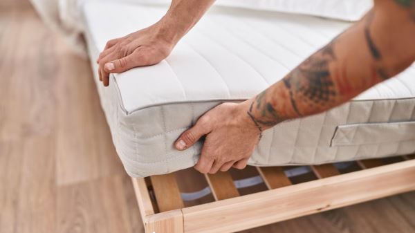 Тяжело, холодно и жёстко: какие одеяла и подушки действительно помогают уснуть