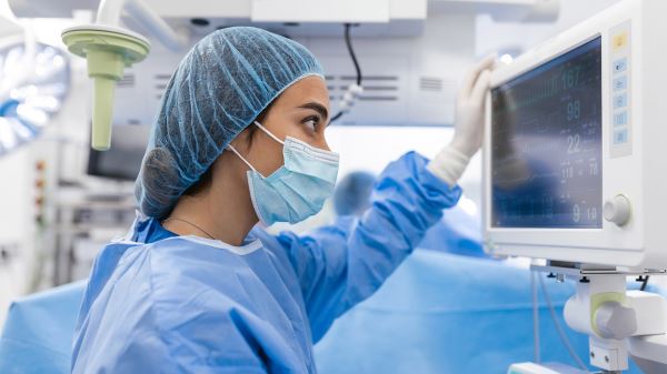 Анестезиолог развенчал три популярных мифа о наркозе