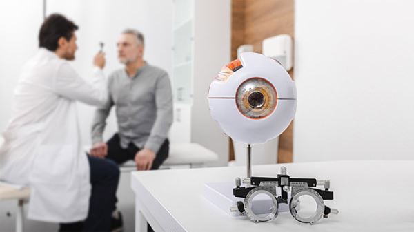 Макулодистрофия: почему плывёт центр зрения и&nbsp;как это лечить