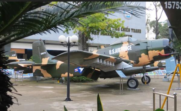 Зачем Израилю противопартизанский самолёт Skyraider II?