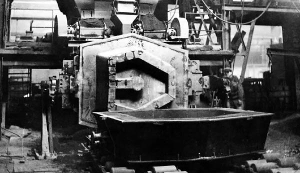 «К вопросу о причинах образования трещин на литых башнях производства завода № 112». Отчет 1943 года