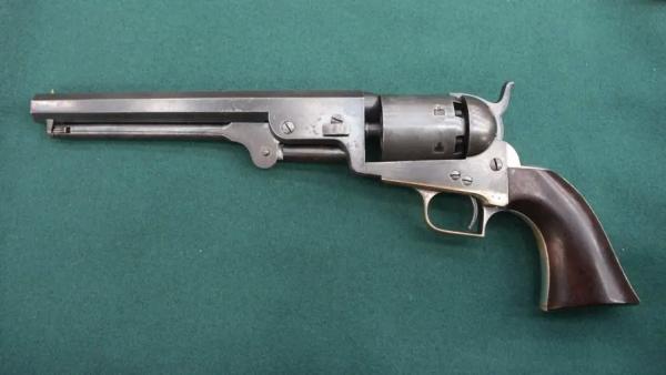 Просто галерея из множества &laquo;кольтов&raquo;