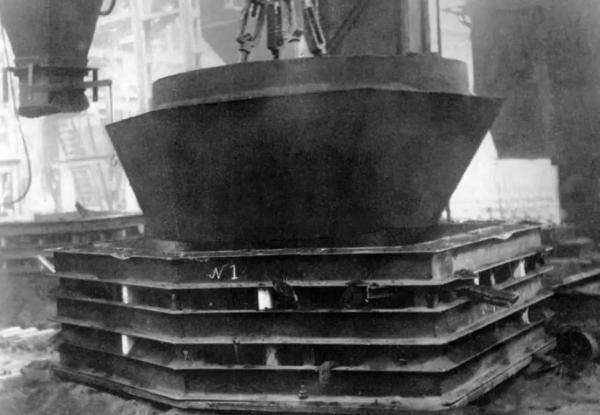 «К вопросу о причинах образования трещин на литых башнях производства завода № 112». Отчет 1943 года