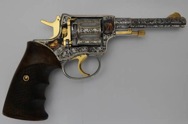 Один-единственный сюжет &ndash; револьверы &laquo;Наган&raquo;