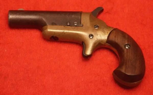 Просто галерея из множества &laquo;кольтов&raquo;