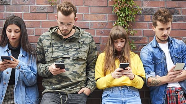 Разрушен миф о вреде соцсетей и гаджетов для психики