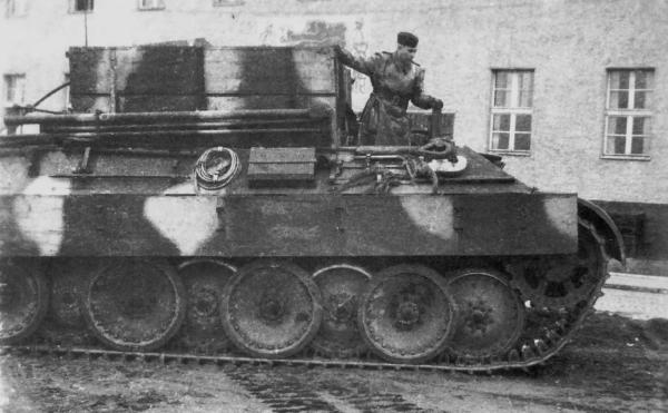 Ох, и тяжелая это работа - из болота тащить подбитый &laquo;Тигр&raquo;