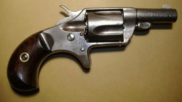 Просто галерея из множества &laquo;кольтов&raquo;