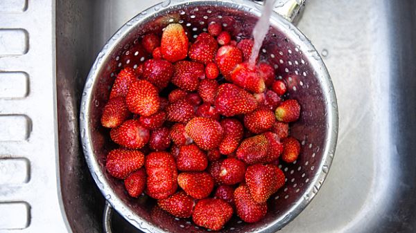 Нужно ли мыть овощи содой и уксусом — разобрались по-научному