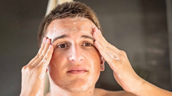 Невидимые соседи — дерматолог рассказала, кто живёт на нашей коже