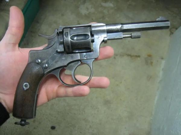 Один-единственный сюжет &ndash; револьверы &laquo;Наган&raquo;