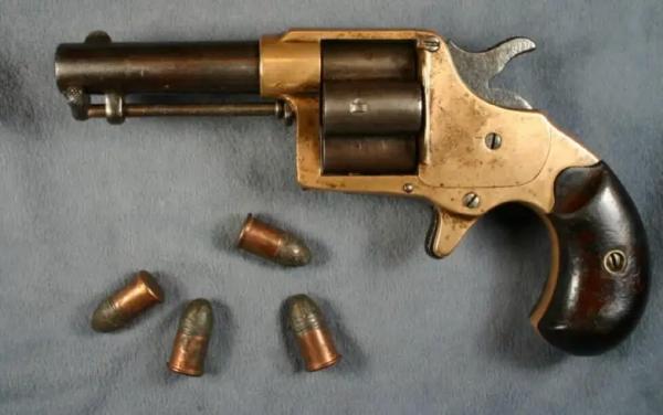 Просто галерея из множества &laquo;кольтов&raquo;