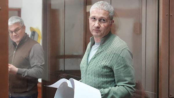 На экс-замминистра обороны Иванова подали в суд из-за долгов по коммуналке