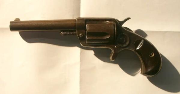 Просто галерея из множества &laquo;кольтов&raquo;