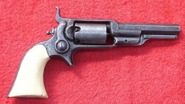 Просто галерея из множества &laquo;кольтов&raquo;