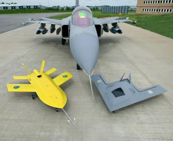 «Ура, мы ломим!». Подпись: шведы…