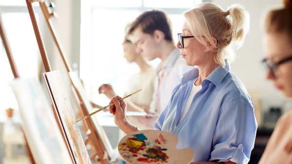 Открытия недели: клубника спасает от диабета, а творчество — от деменции