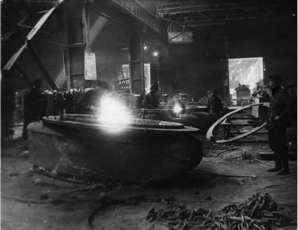 «К вопросу о причинах образования трещин на литых башнях производства завода № 112». Отчет 1943 года