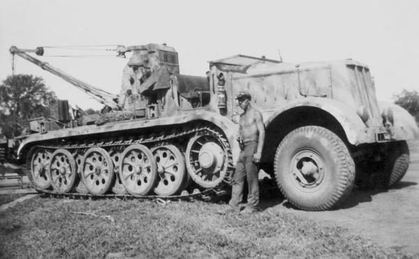 Ох, и тяжелая это работа - из болота тащить подбитый &laquo;Тигр&raquo;