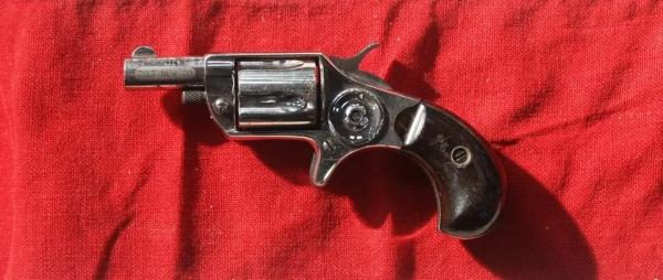 Просто галерея из множества &laquo;кольтов&raquo;