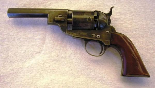 Просто галерея из множества &laquo;кольтов&raquo;