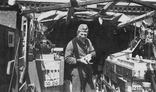 Ох, и тяжелая это работа - из болота тащить подбитый &laquo;Тигр&raquo;