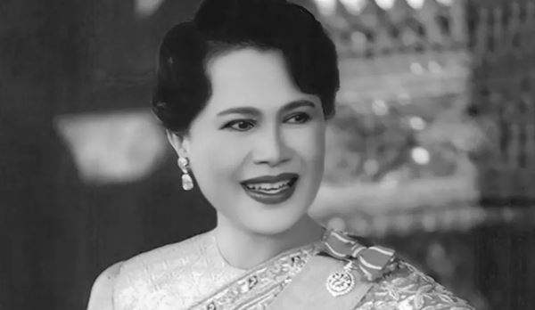 В Таиланде объявлен годовой траур по королеве-матери Сирикит