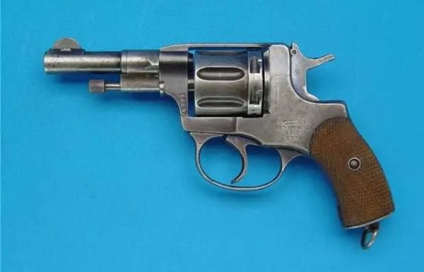 Один-единственный сюжет &ndash; револьверы &laquo;Наган&raquo;