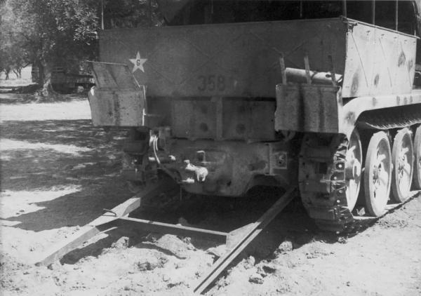 Ох, и тяжелая это работа - из болота тащить подбитый «Тигр»