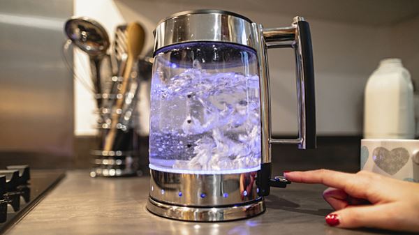 Учёные развенчали миф о тяжёлой воде в чайнике