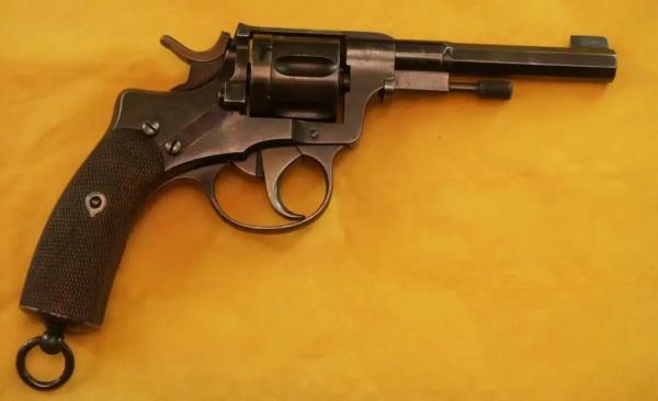 Один-единственный сюжет &ndash; револьверы &laquo;Наган&raquo;