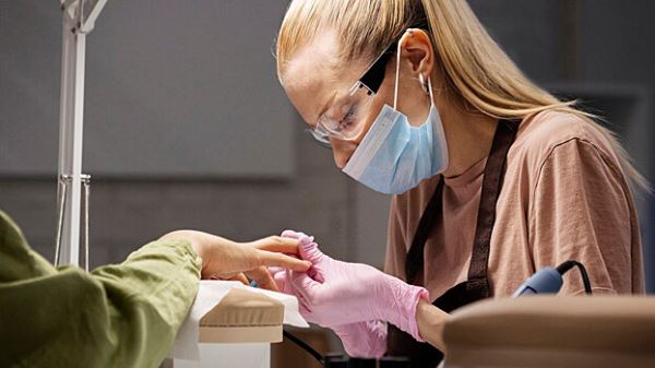 Названы правила безопасного маникюра