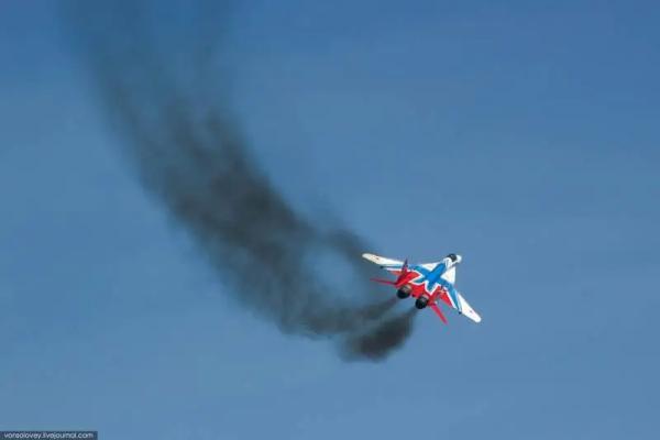 Дайте русские струны для &laquo;балалайки&raquo;!