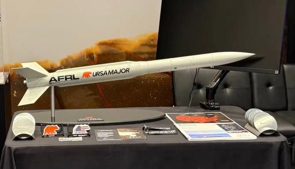 Паническая погоня за Россией и Китаем