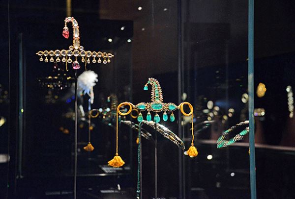 Лувр ограбили всего за семь минут. Как это стало возможным и почему похитить даже самые охраняемые сокровища из музеев так легко?