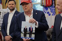 &laquo;Не достигнем нужной цели&raquo;. Трамп отменил встречу с Путиным и высказался о санкциях против России