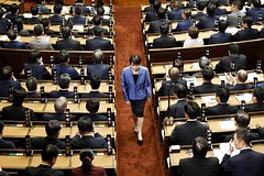 Телеведущая, байкер и масон-националист. Премьером Японии впервые стала женщина. Почему ее приход называют проблемой для России?